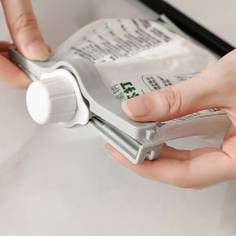 Screw Cap Sealing Clip Gadget